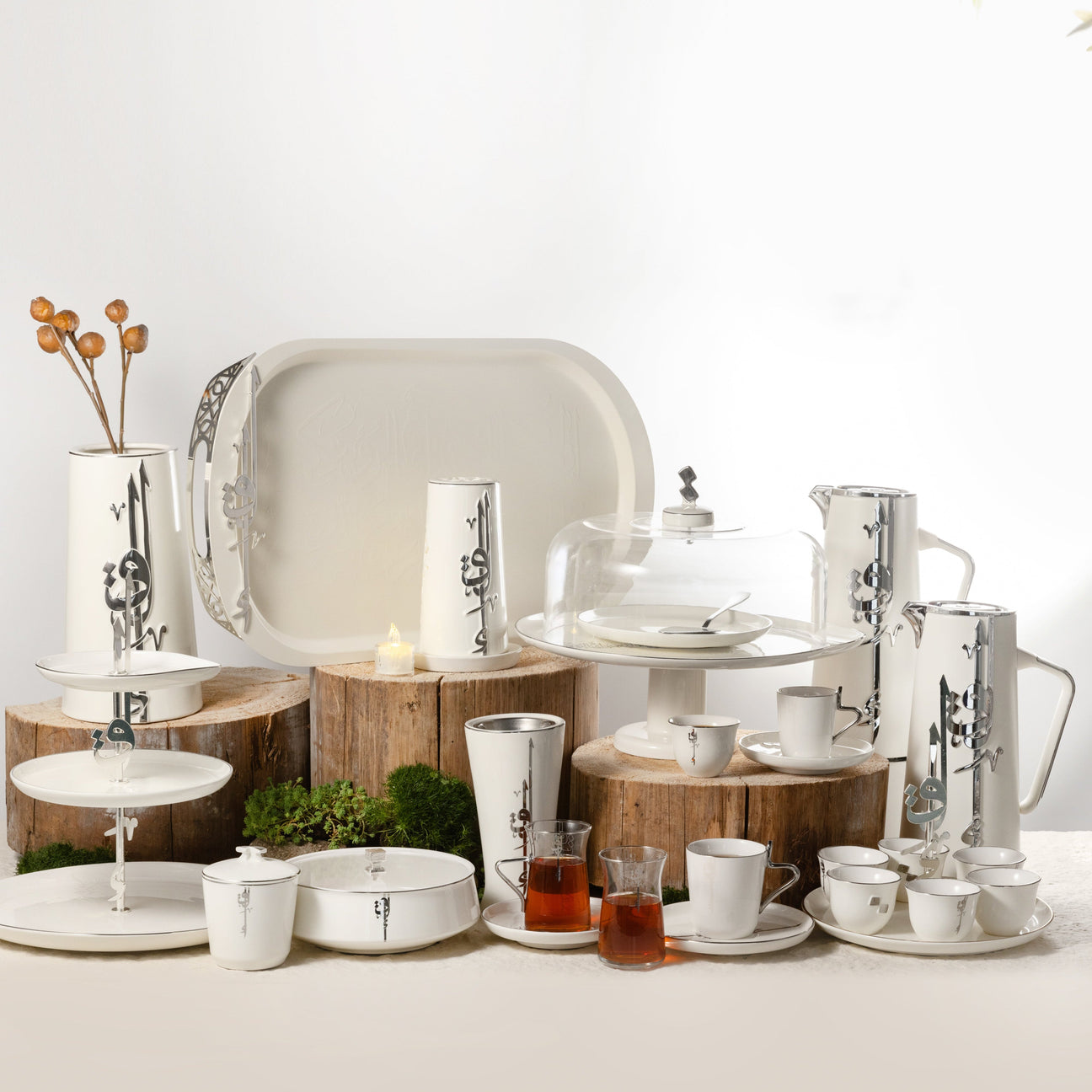 Liqa'a in Pearl White & Silver