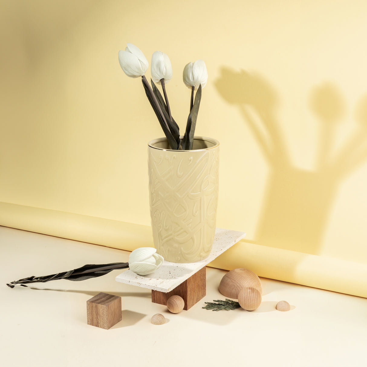 Diwan - Jarrón decorativo mediano - Marfil y oro