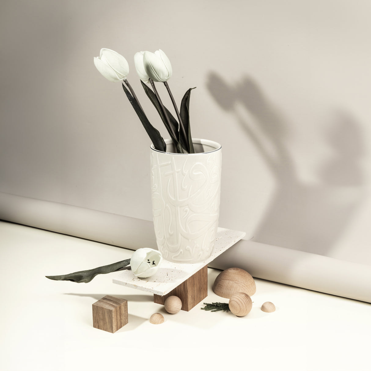 Luxury Diwan - Medium Decorative Vase  - Pearl & Silver