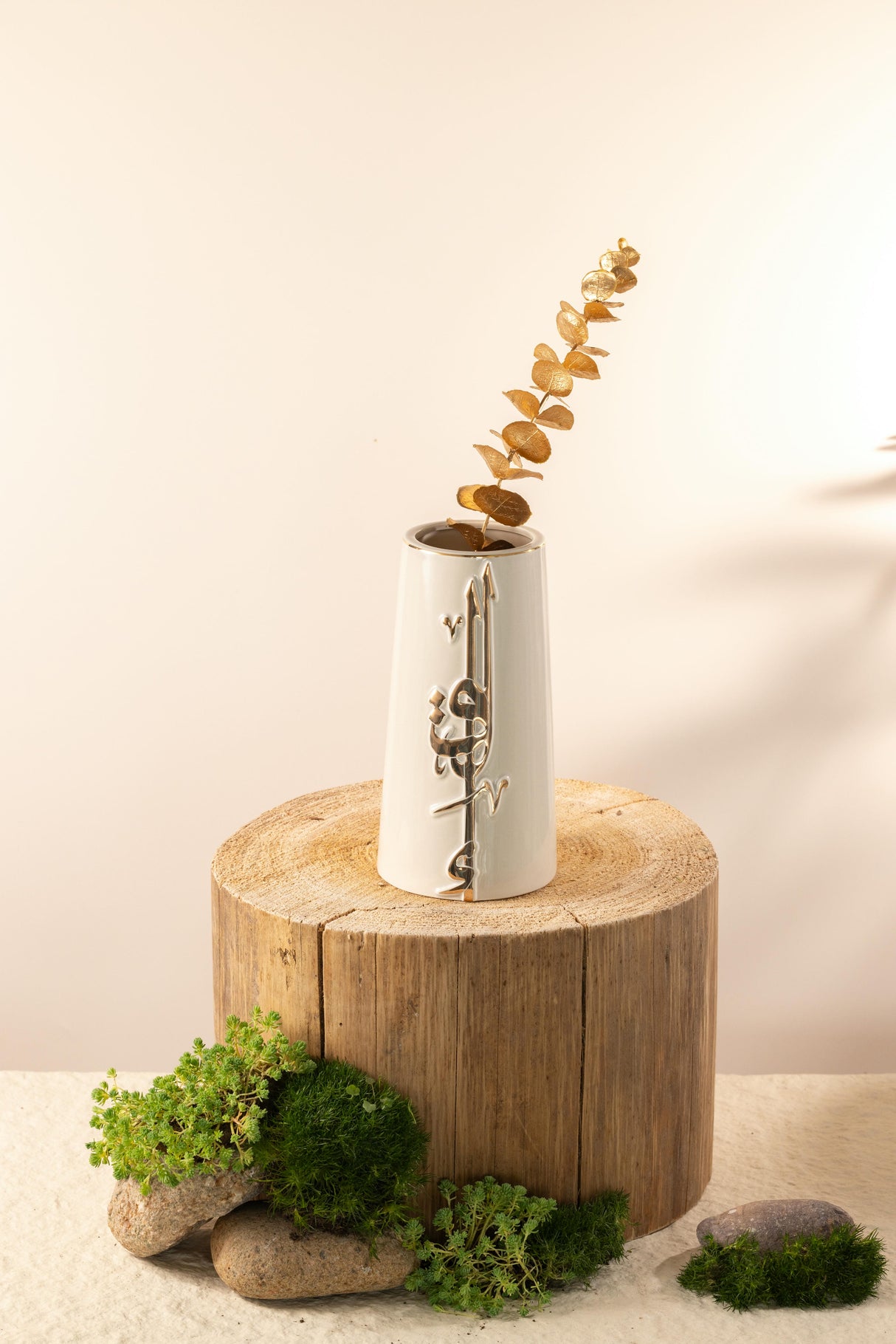 Liqa'a - Medium Decorative Vase - Beige & Gold