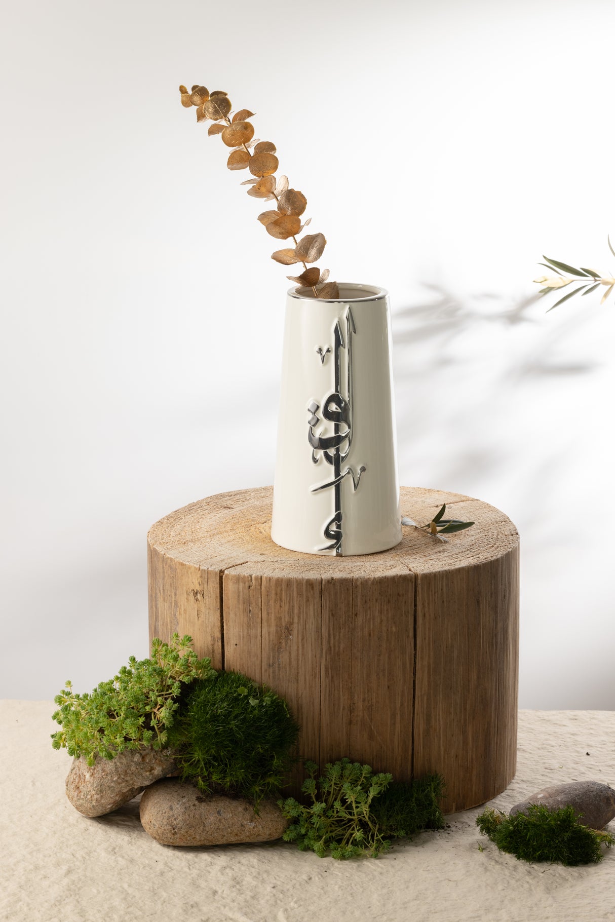 Liqa'a - Medium Decorative Vase - Pearl White & Silver