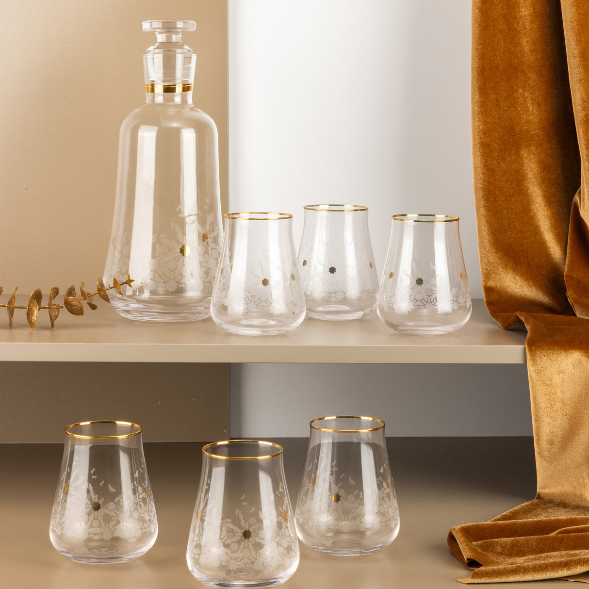 Nourhan - Jug with 6 Short glass cups - Gold