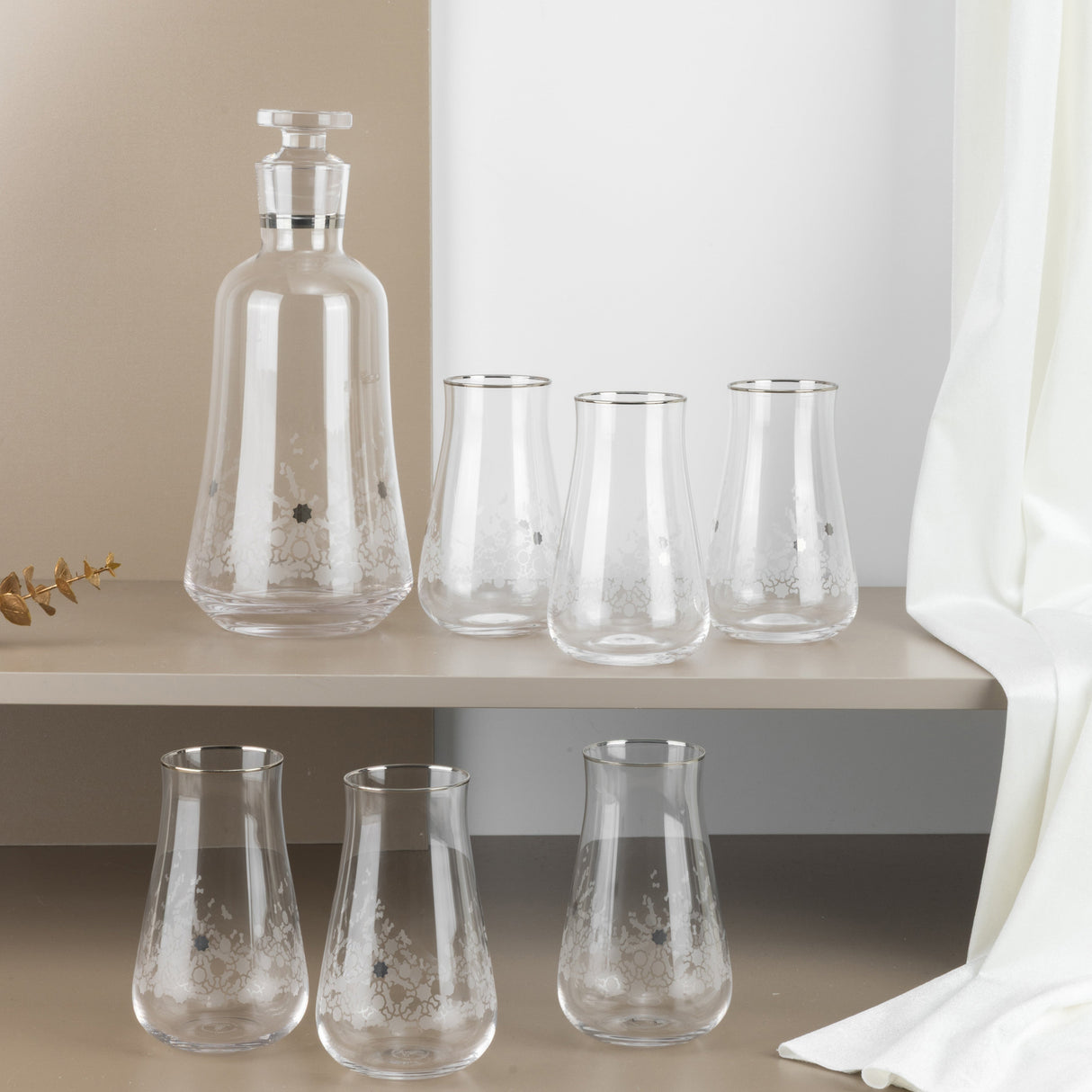 Nourhan - Jug with 6 Tall glass cups - Silver