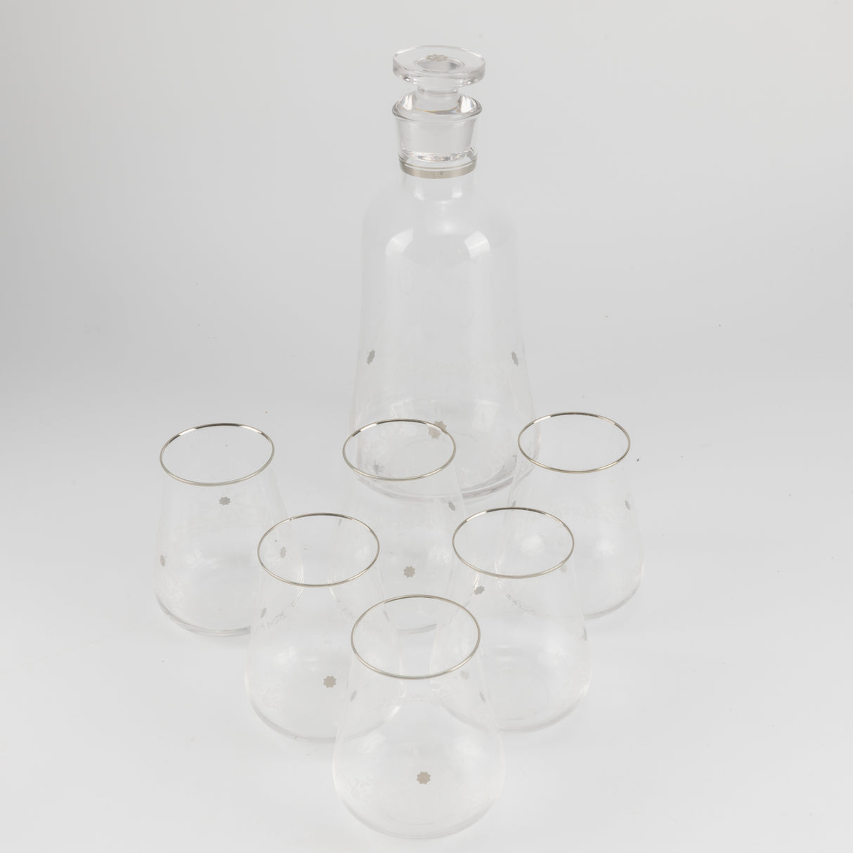 Nourhan - Jug with 6 Short glass cups - Silver