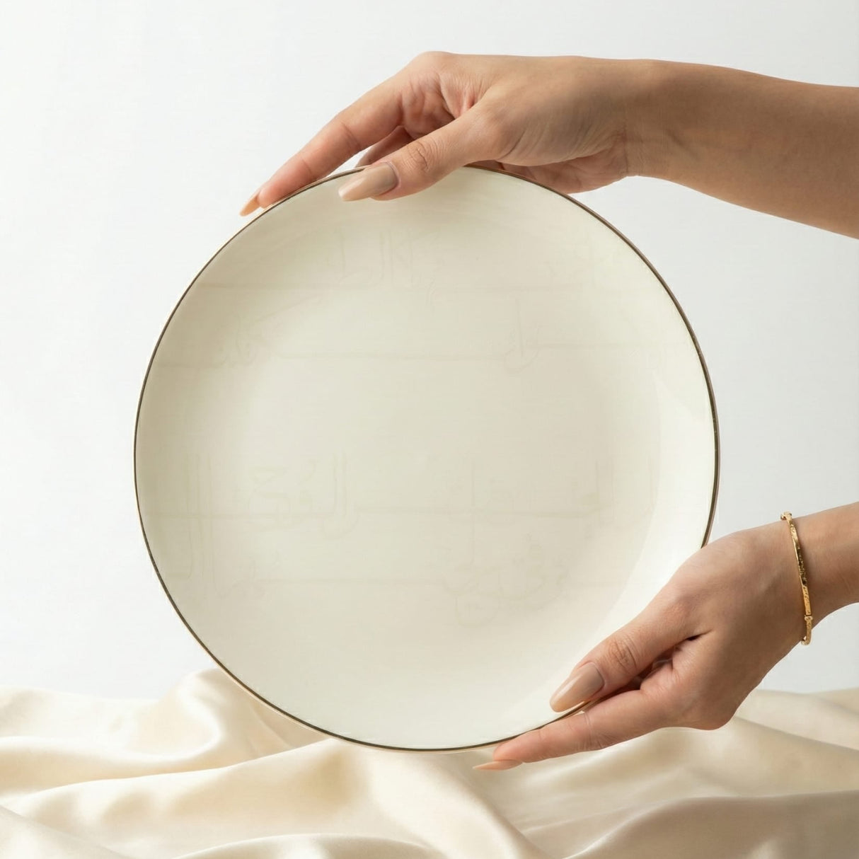 Mirral - Dinner Set (18-Pc) - White & Silver