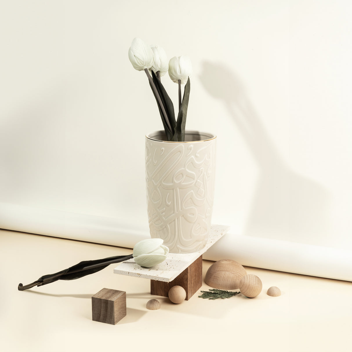 Luxury Diwan - Medium Decorative Vase  - Beige & Gold