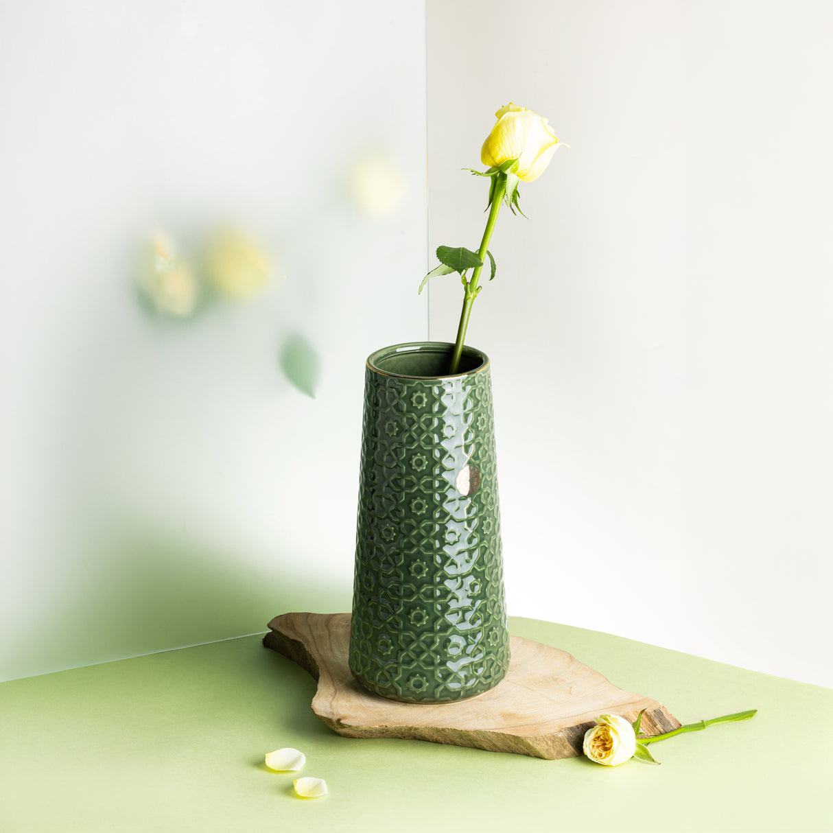 Rosette - Large Decorative Vase - Green & Gold