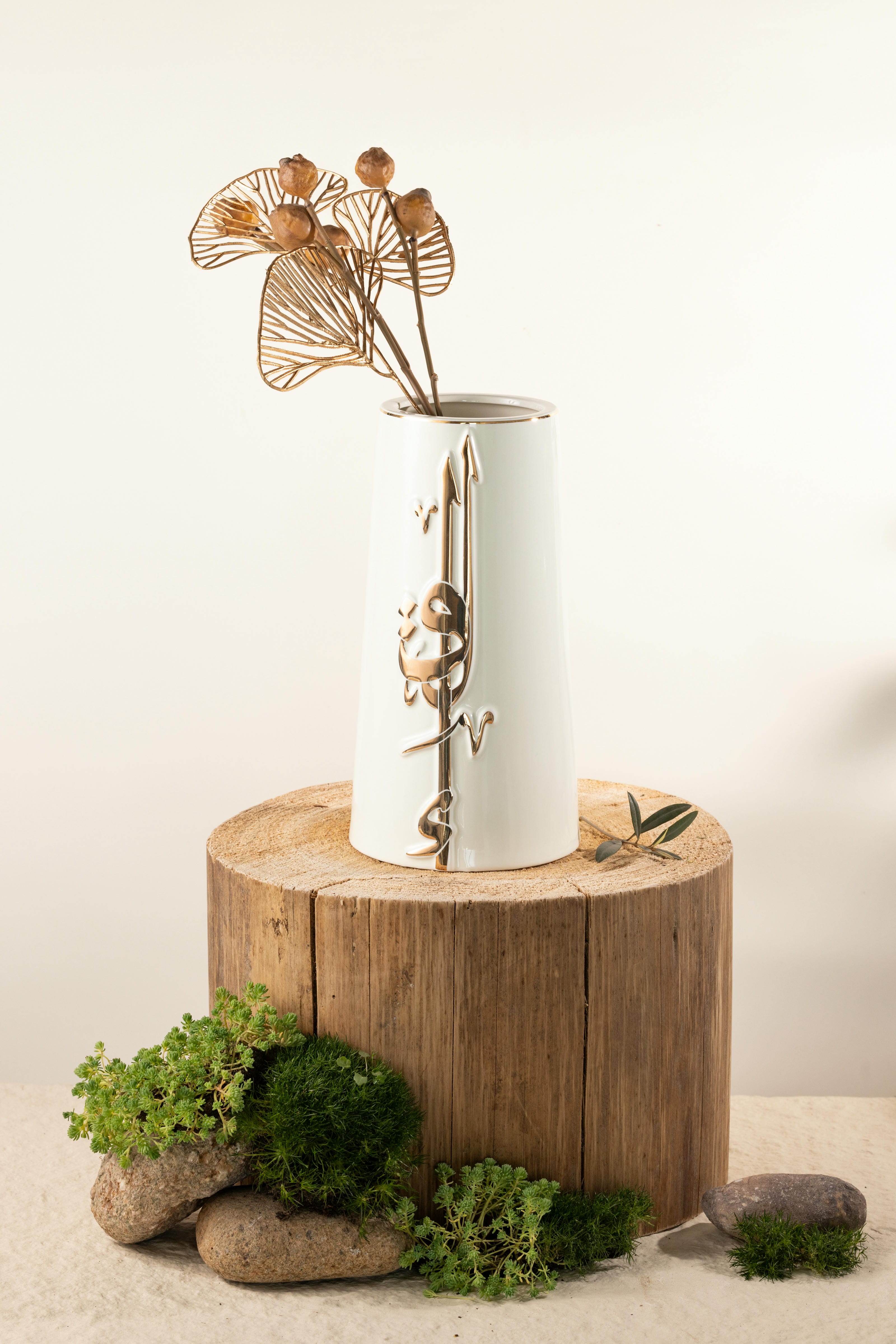 Liqa'a - Large Decorative Vase - Pearl White & Gold