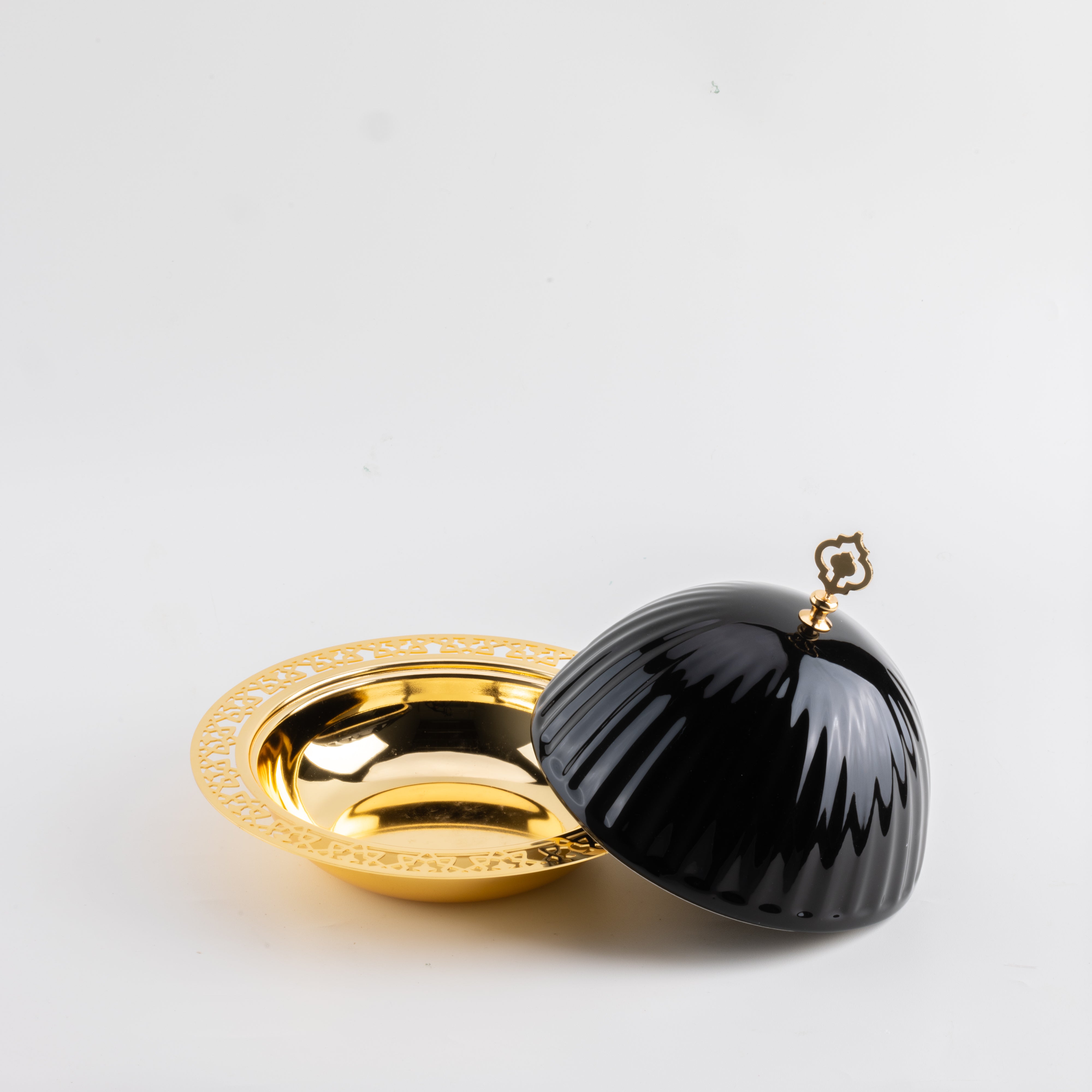 Exclusive - Medium Serving Platter with Porcelain Dome- Black