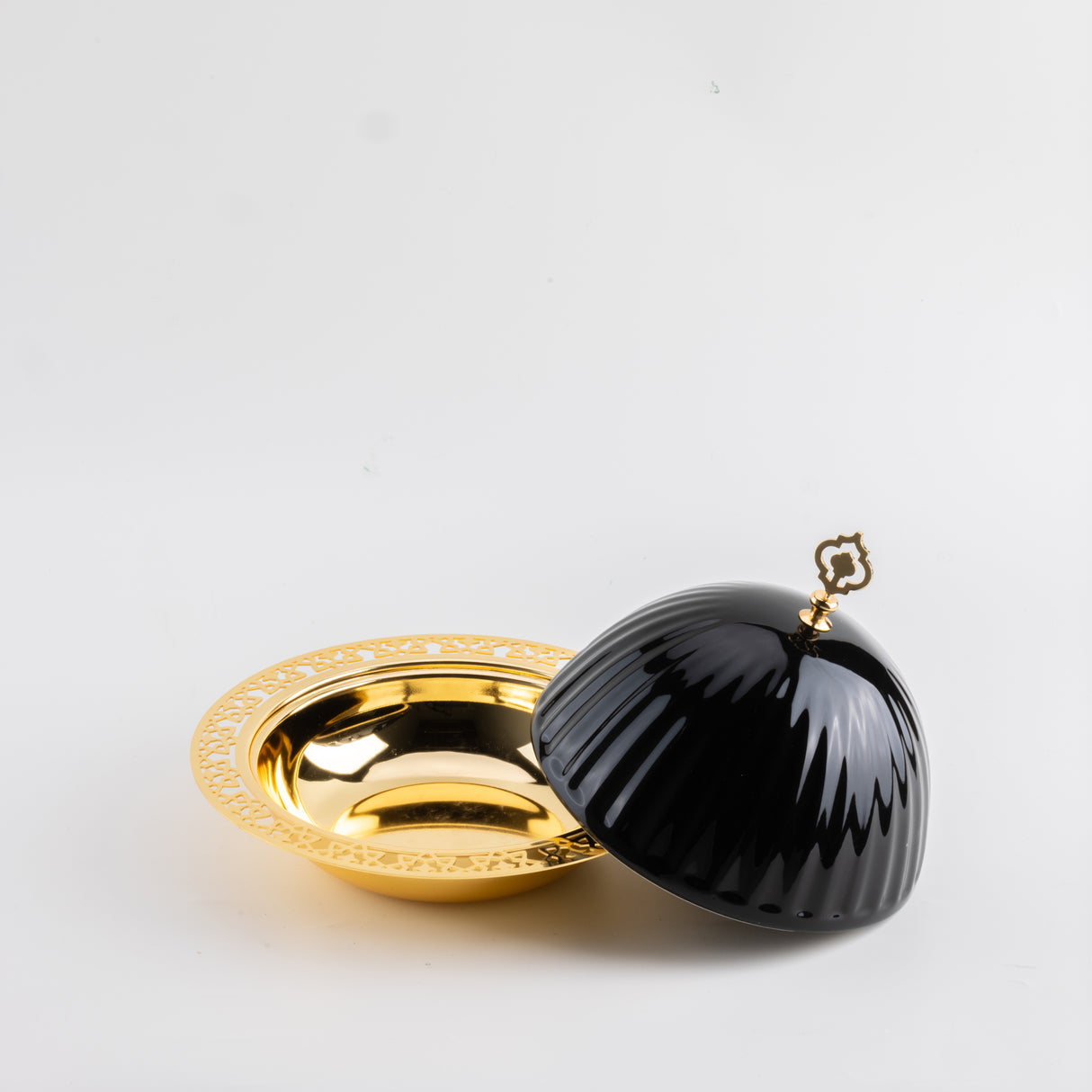 Exclusive - Medium Serving Platter with Porcelain Dome- Black & Gold