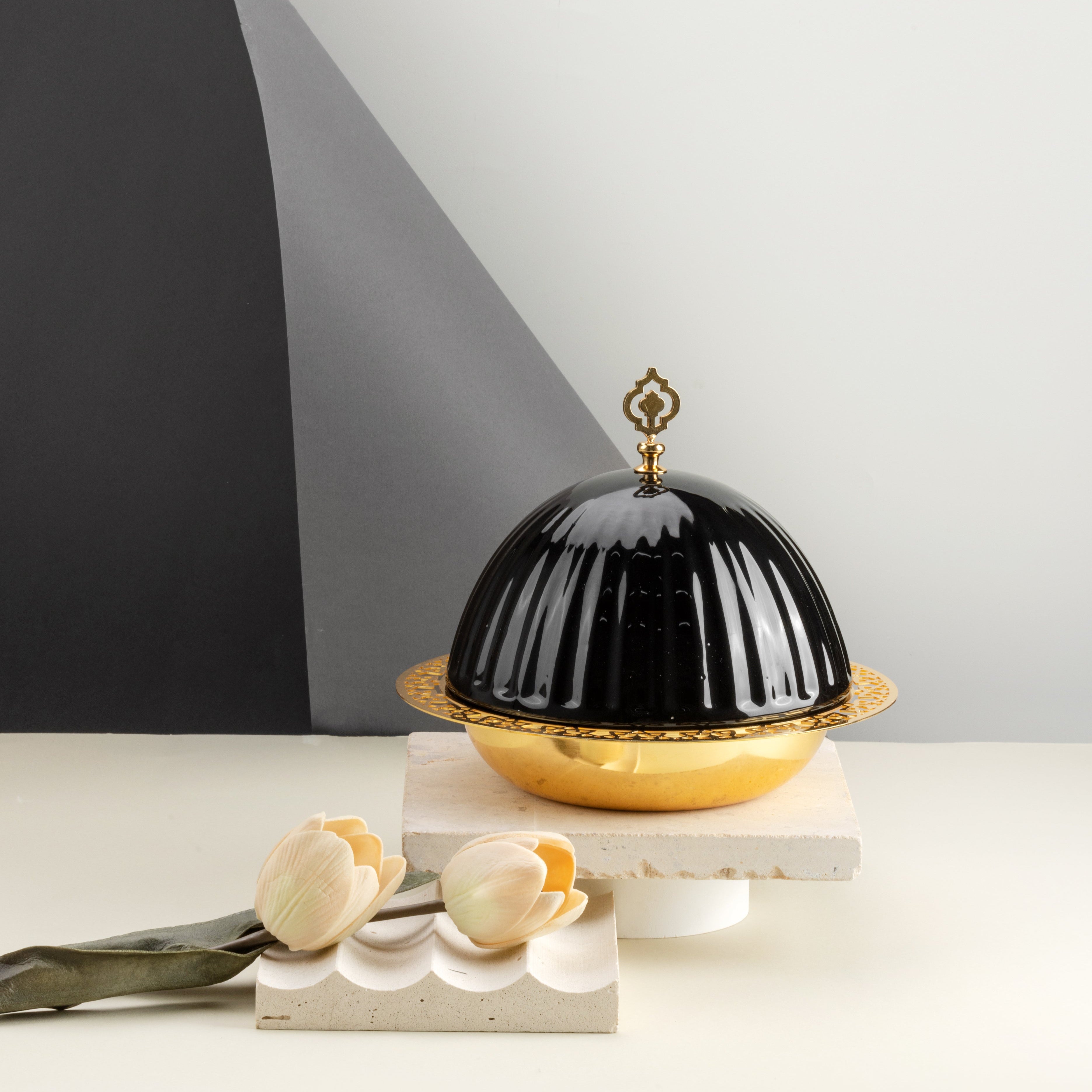 Exclusive - Medium Serving Platter with Porcelain Dome- Black