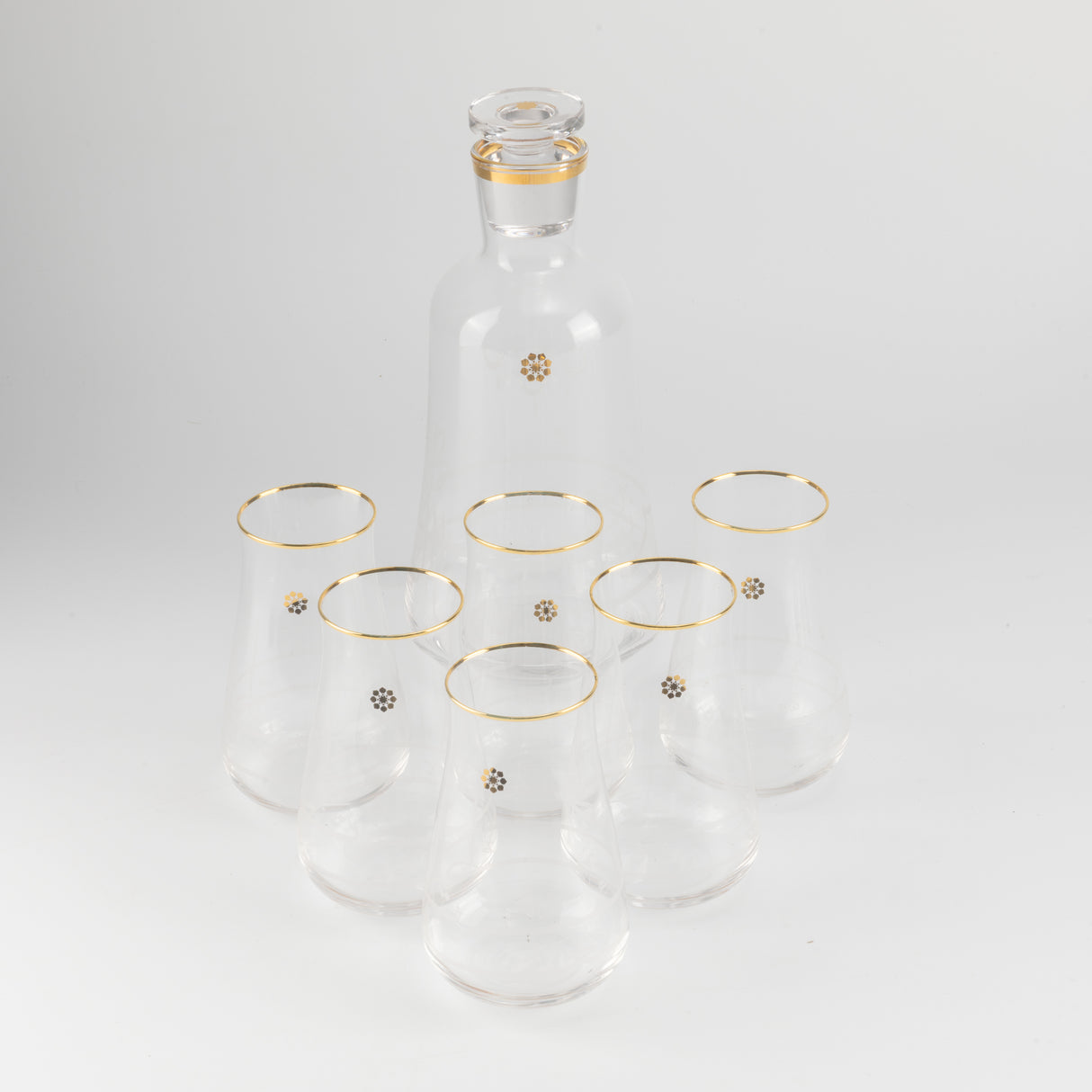 Mirral- Jug with 6 Tall glass cups - Gold