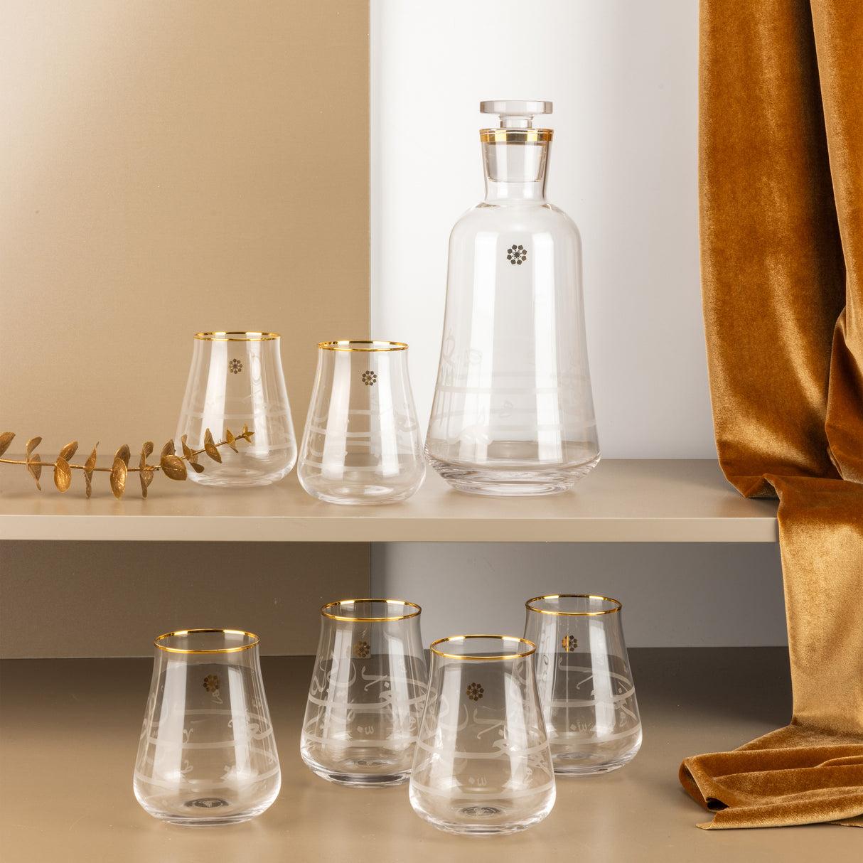 Mirral- Jug with 6 Short glass cups - Gold
