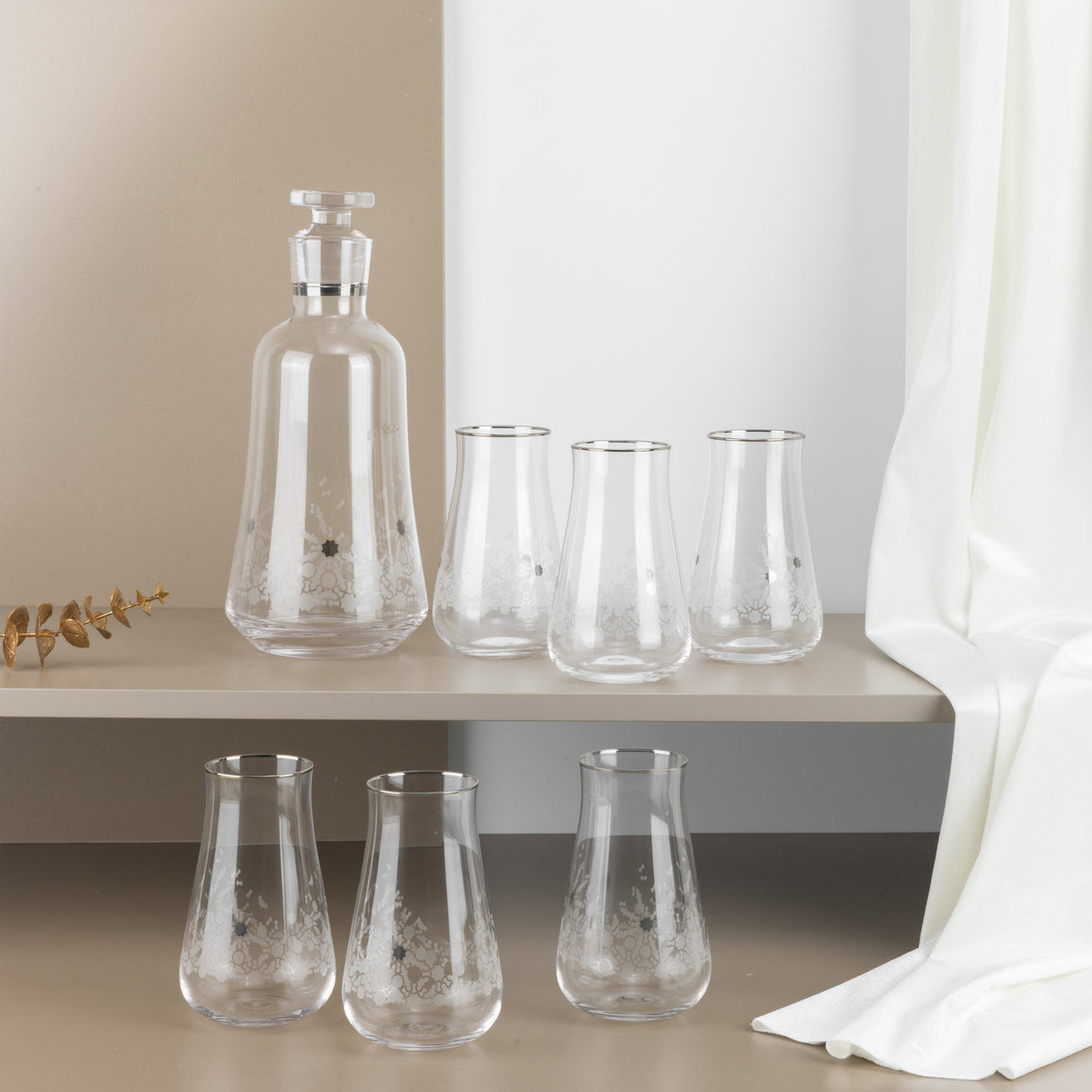 Nourhan - Jug with 6 Tall glass cups - Silver