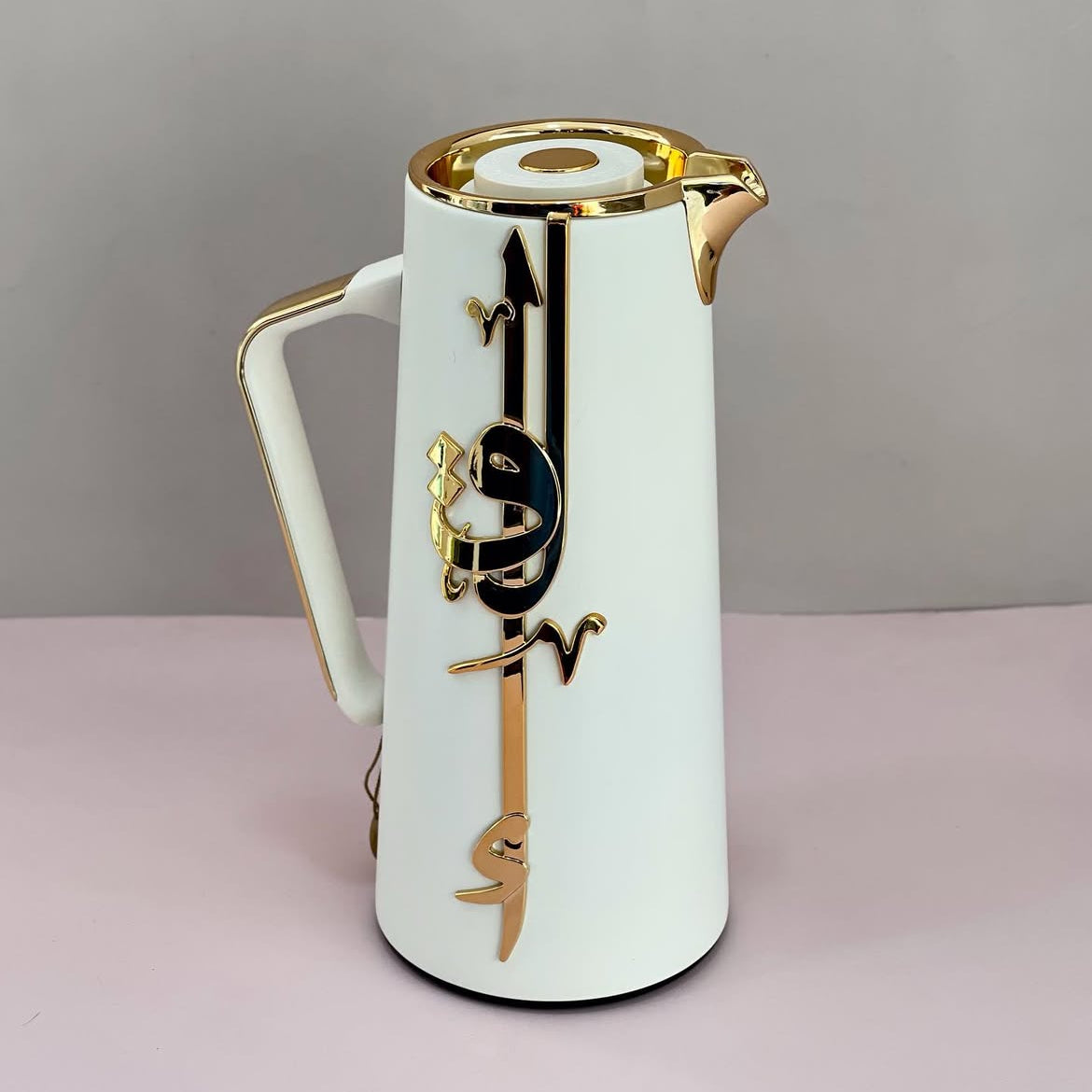 未使用タグ付き  L'Appartementbeautiful T-SH Liqa'a - Vacuum Flask / Thermos - Pearl White & Gold – Otantik Home
