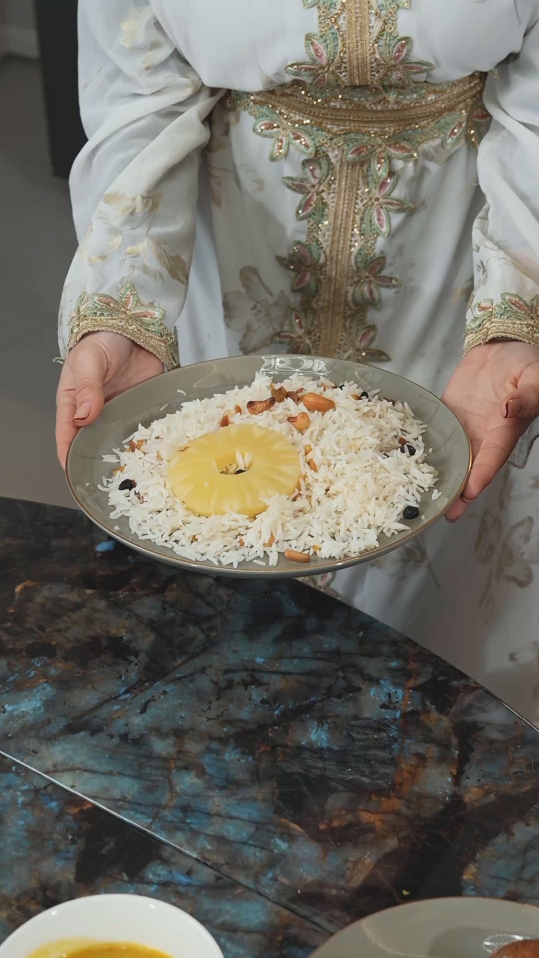 Mirral - Dinner Set (18-Pc) - Grey & Gold