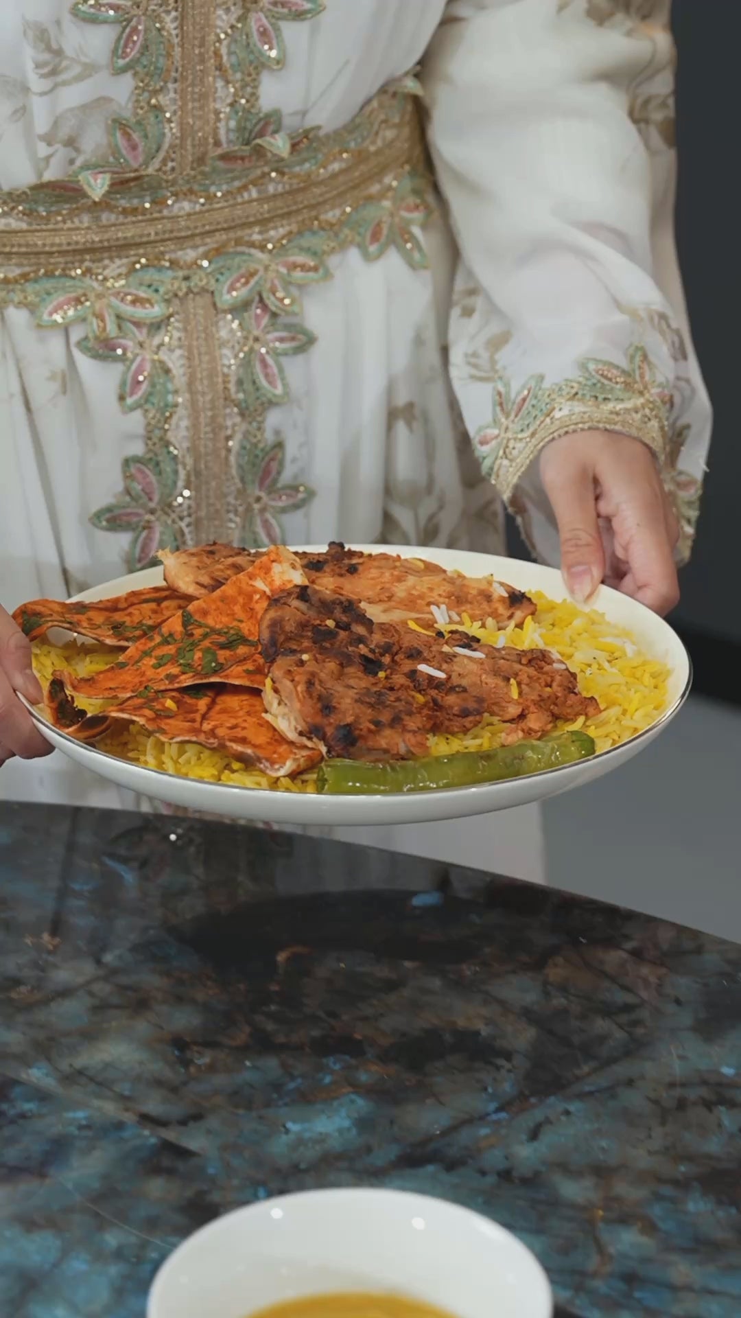 Mirral - Dinner Set (18-Pc) - White & Silver